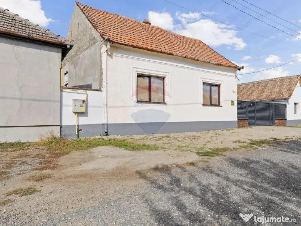 Casă renovată recent, zona centrală Pecica 