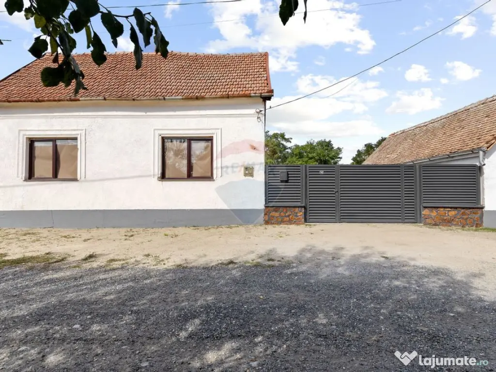 Casă renovată recent, zona centrală Pecica 