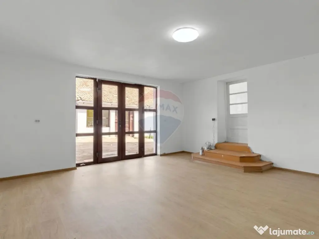 Casă renovată recent, zona centrală Pecica 