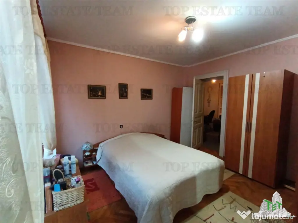 Vila cu aspect de conac in centrul Ploiestiului, ideala pent 