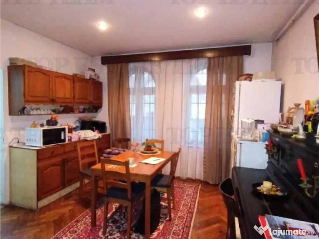 Vila cu aspect de conac in centrul Ploiestiului, ideala pent 