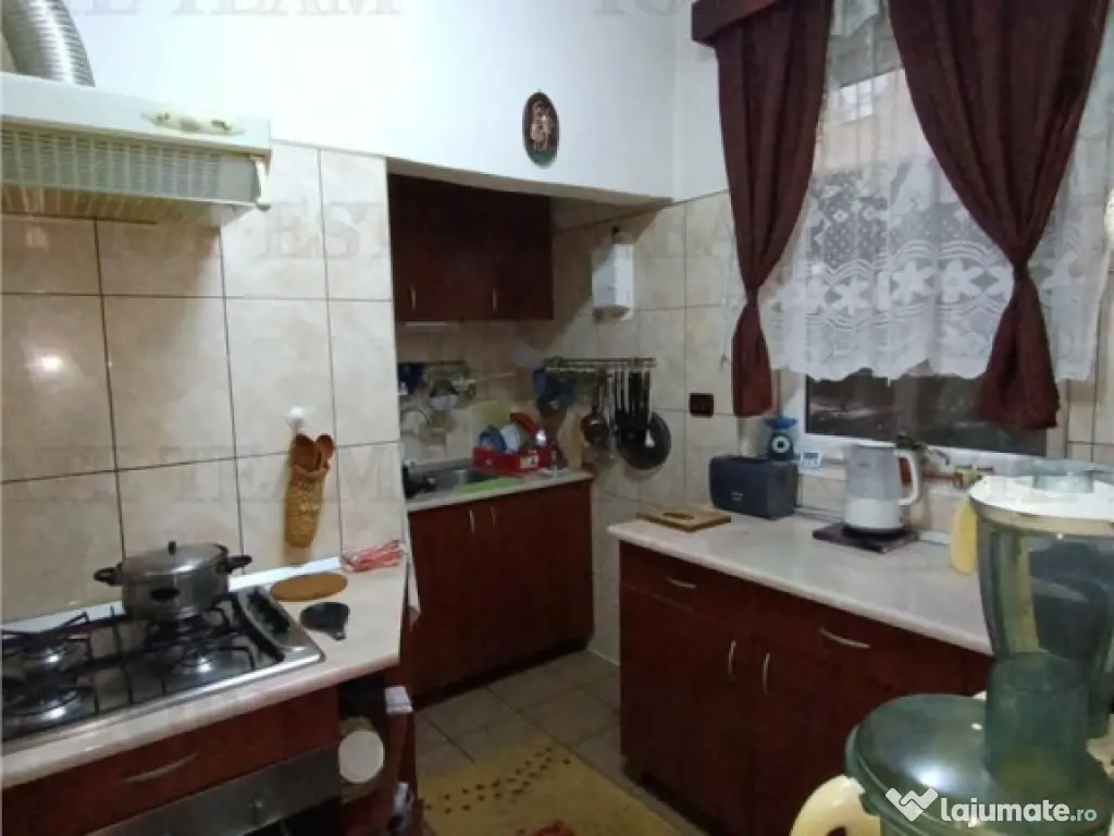 Vila cu aspect de conac in centrul Ploiestiului, ideala pent 