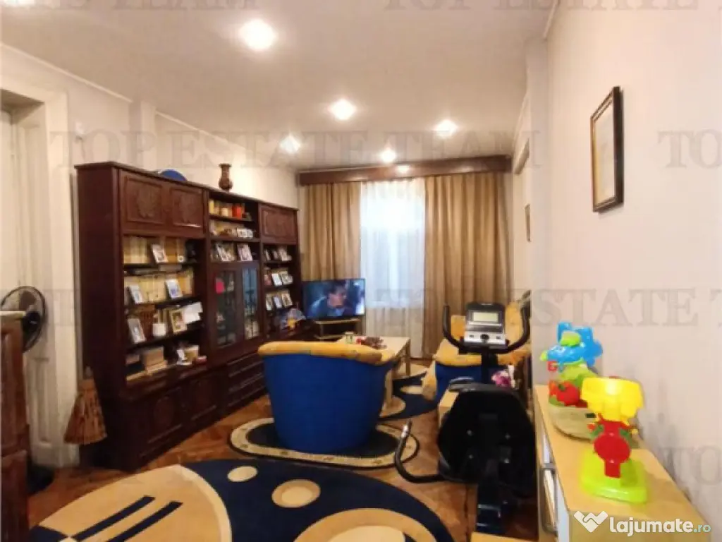 Vila cu aspect de conac in centrul Ploiestiului, ideala pent