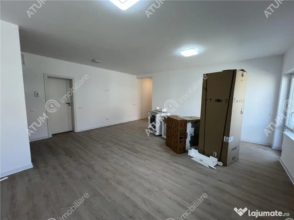 Apartament cu 3 camere 2 bai si balcon etaj 1 zona Doamna St 