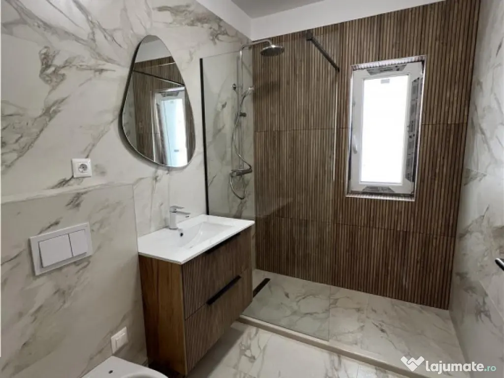 Apartament cu 3 camere 2 bai si balcon etaj 1 zona Doamna St 