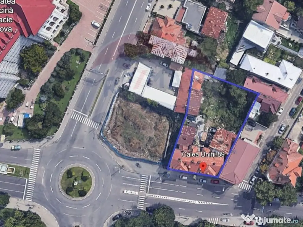 Casă / Vilă cu 10 camere de vânzare în zona 1 Mai 