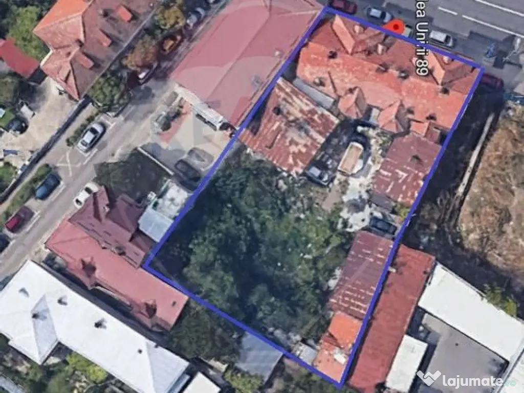 Casă / Vilă cu 10 camere de vânzare în zona 1 Mai 