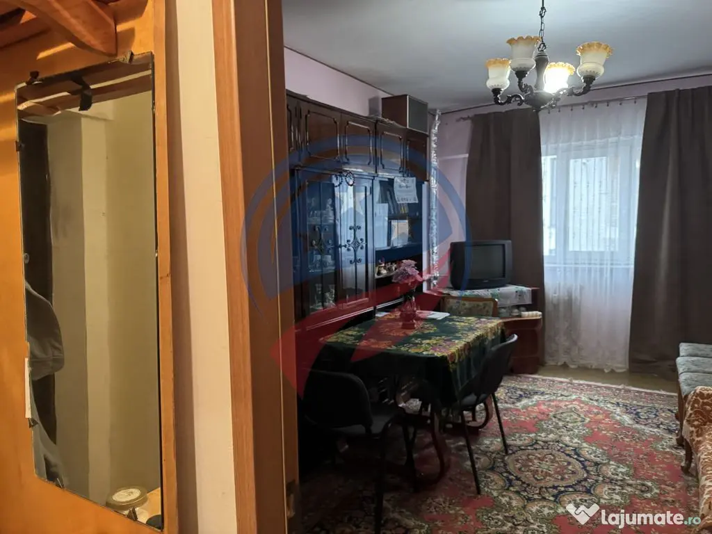 Apartament decomandat, 3 camere, zona Mall Electroputere 