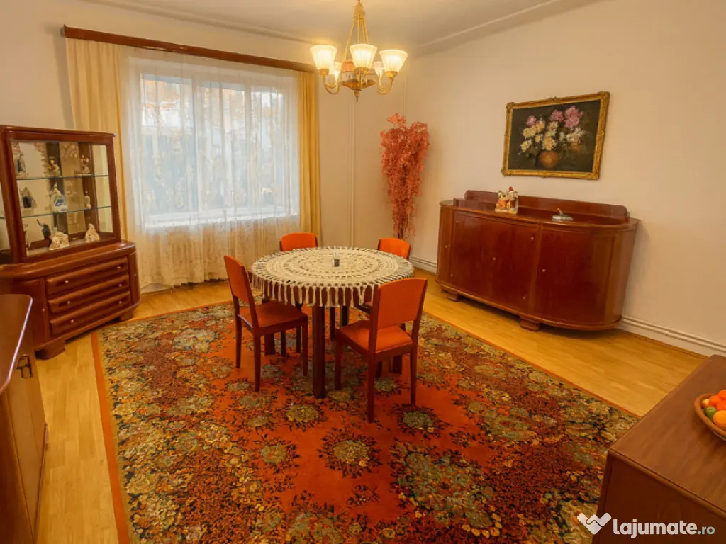 Casa 5 camere + 500mp teren str. Negoi 