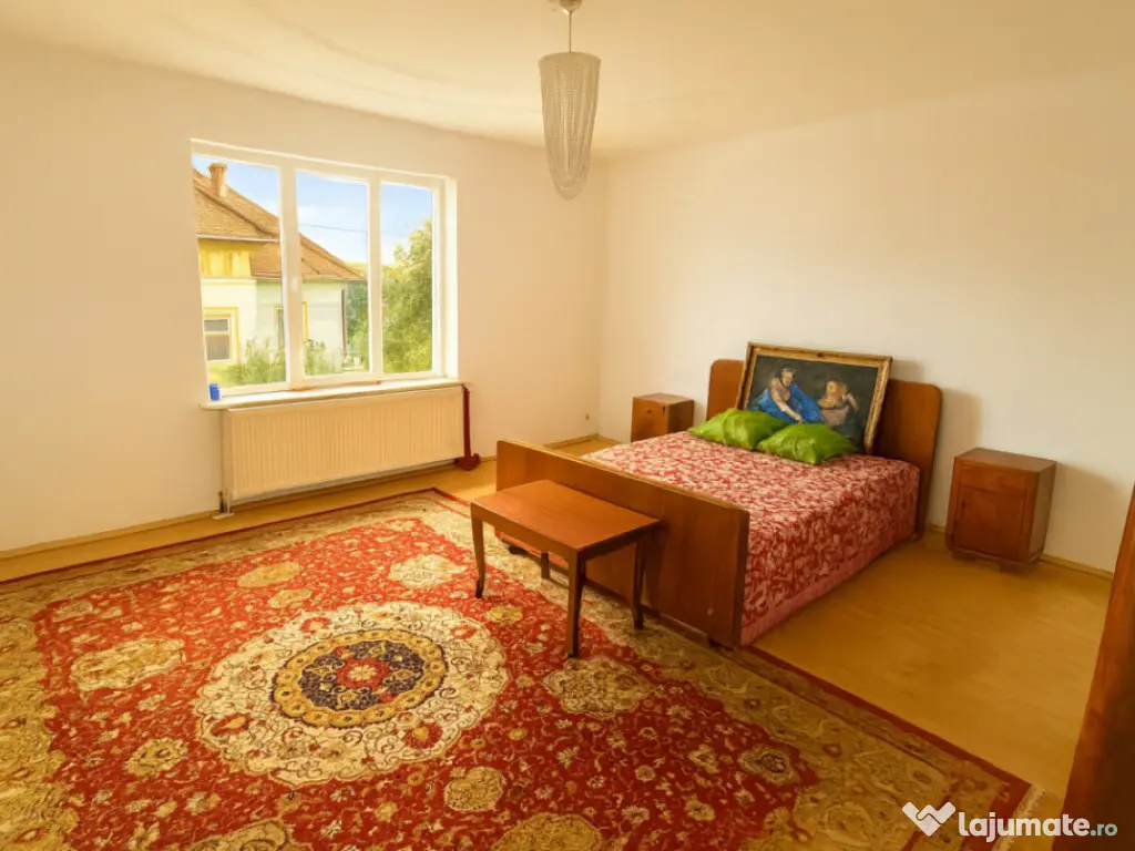 Casa 5 camere + 500mp teren str. Negoi 