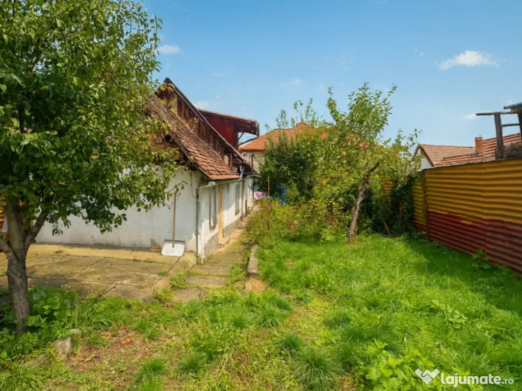 Casa 5 camere + 500mp teren str. Negoi 