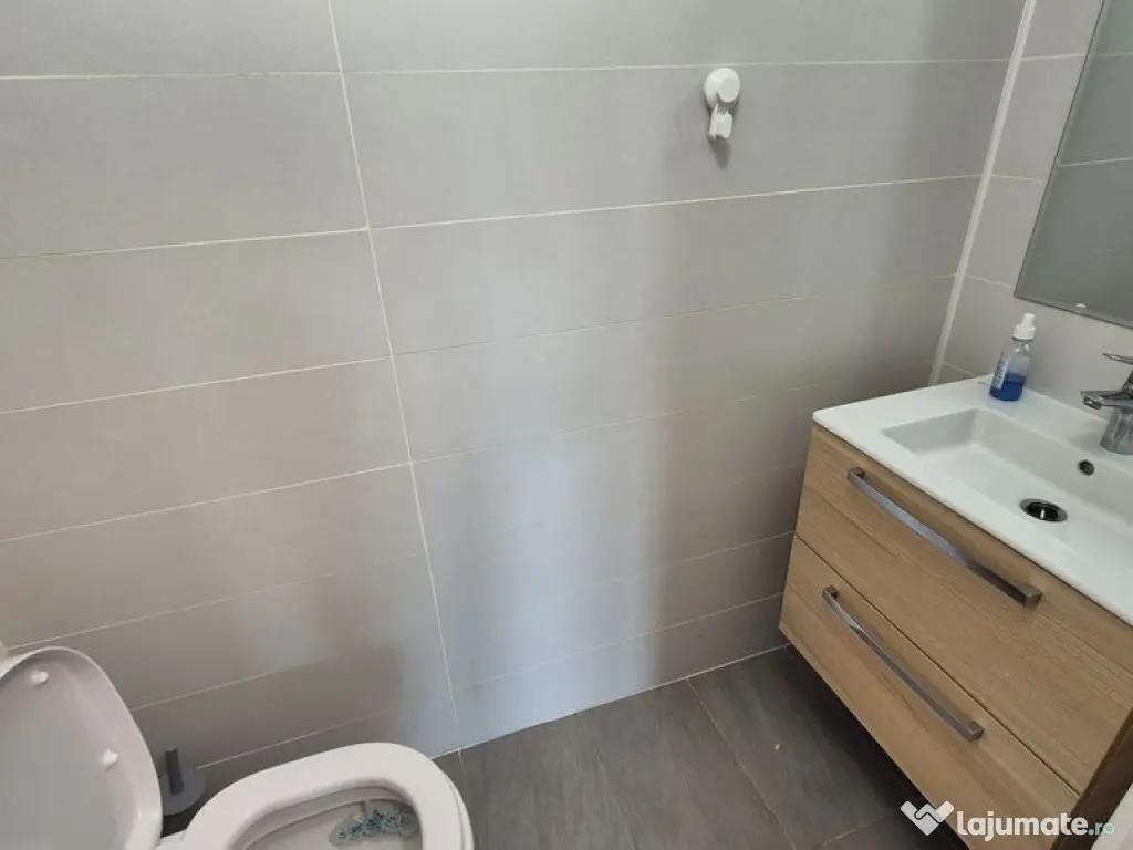 Apartament cu 3 camere 90,11 mp, bloc 1996 - Unirii