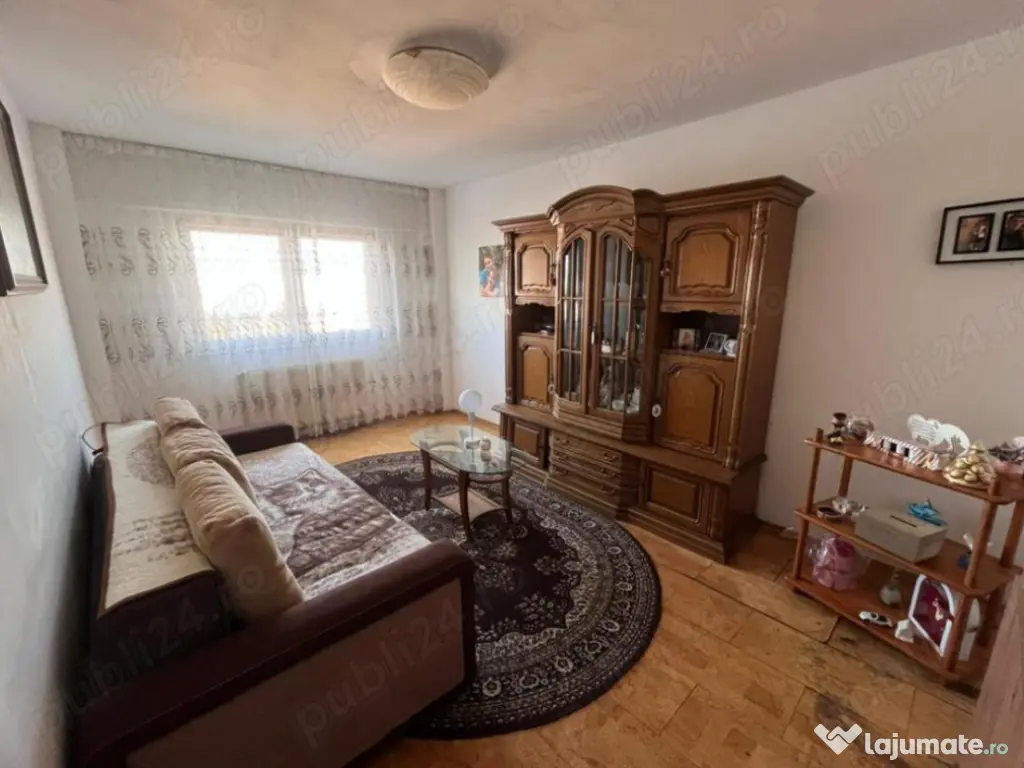 Apartament 3 camere, decomandat - zona Astra