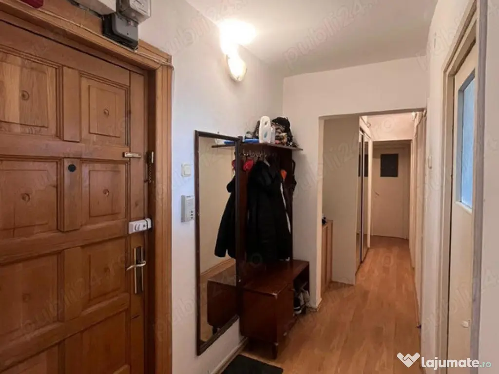 Apartament 3 camere, decomandat - zona Astra