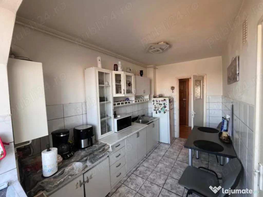 Apartament 3 camere, decomandat - zona Astra
