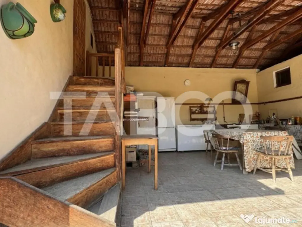 Casa de vanzare 6 camere loc de relaxare garaj teren 669 mp