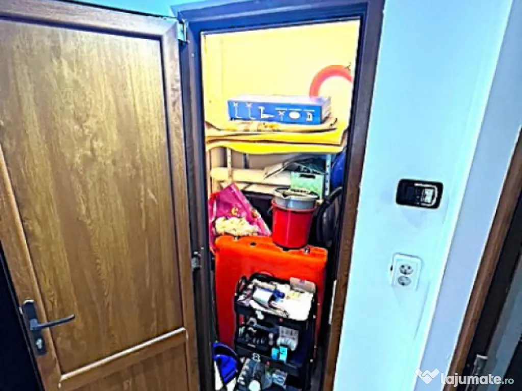 Apartament ETAJ 2 cu 3 camere complet renovat si utilat LA C