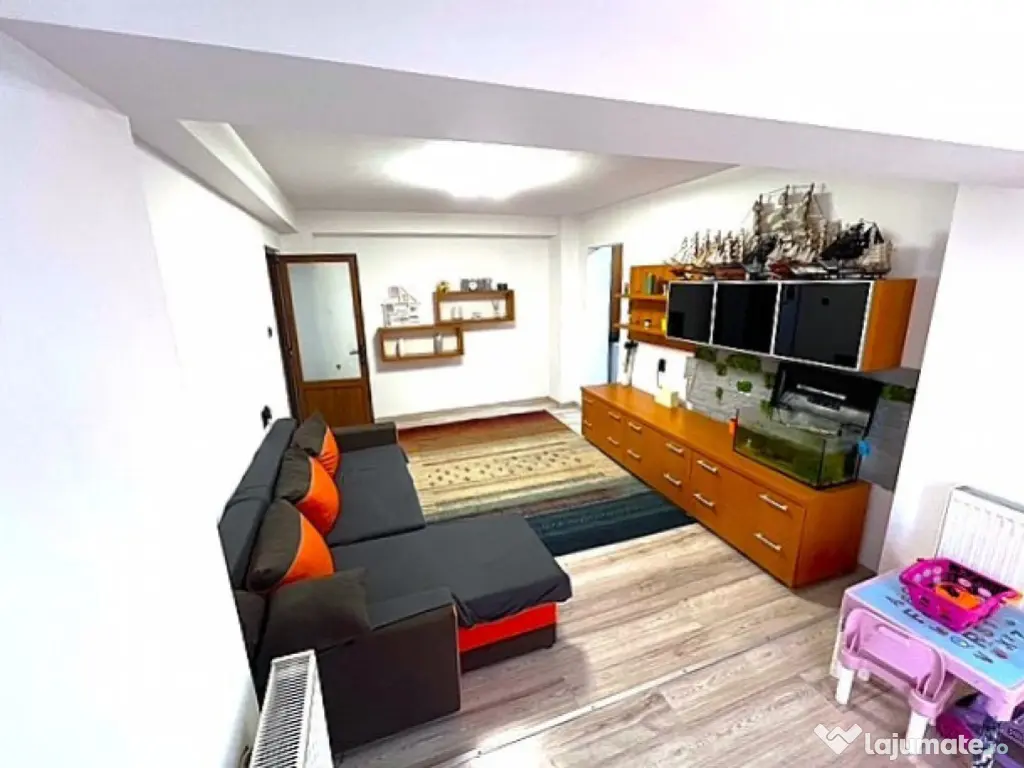 Apartament ETAJ 2 cu 3 camere complet renovat si utilat LA C