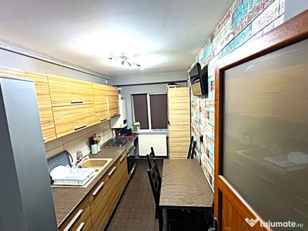 Apartament ETAJ 2 cu 3 camere complet renovat si utilat LA C