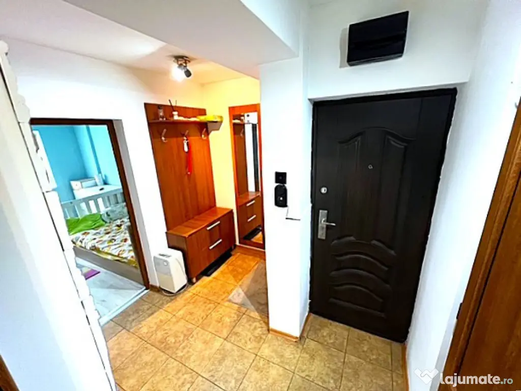 Apartament ETAJ 2 cu 3 camere complet renovat si utilat LA C