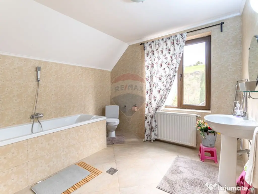 CASA cu finisaje premium de vânzare în FUNDATA, BRAŞOV... 