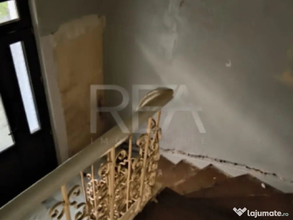 Casa cu 9 camere, Parcul Carol 