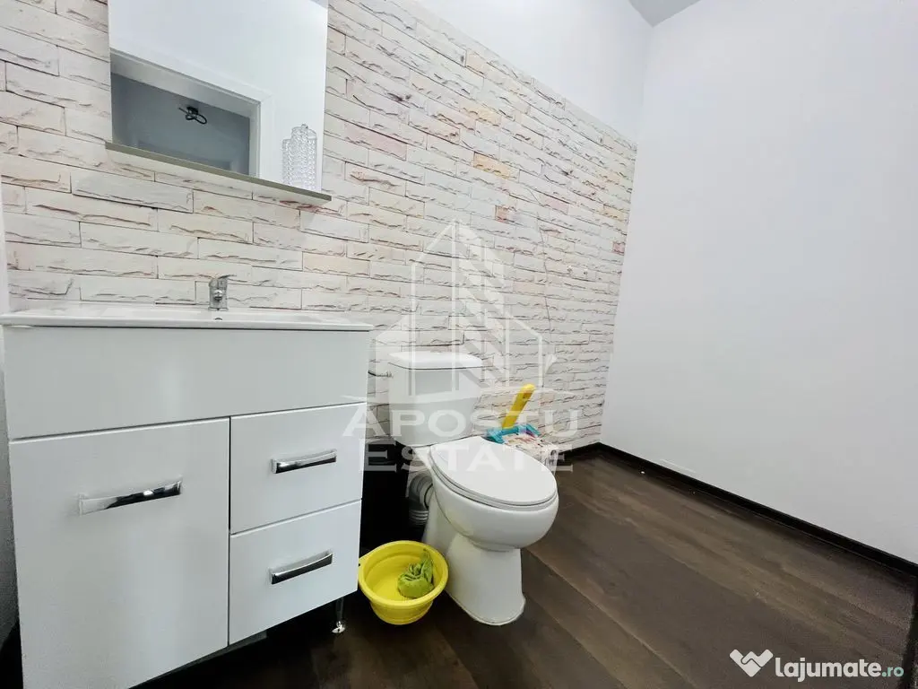 Apartament cu trei camere , decomandat , cu terasa ,in Giroc 