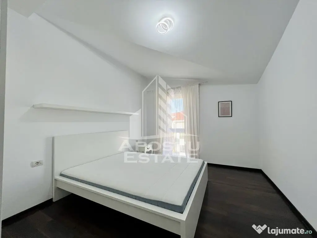 Apartament cu trei camere , decomandat , cu terasa ,in Giroc 