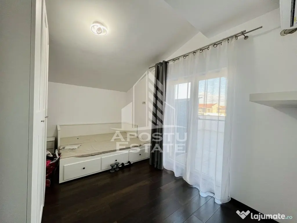 Apartament cu trei camere , decomandat , cu terasa ,in Giroc 