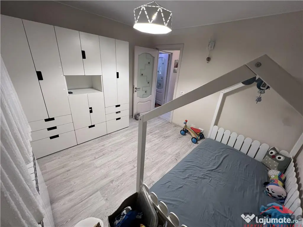 Ap 4 camere,renovat,3 AC, centrala, mobilat si utilat, Petre 