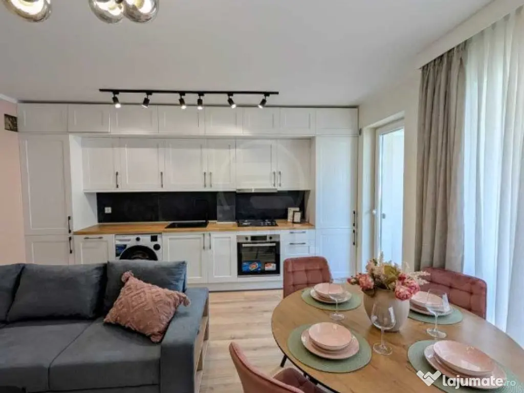 Apartament 3 camere semidecomandat zona Eroilor