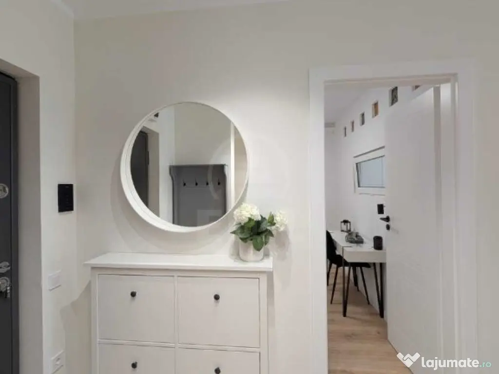 Apartament 3 camere semidecomandat zona Eroilor 