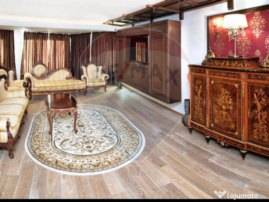 Apartament elegant cu mobilier de inspirație barocă, ci...