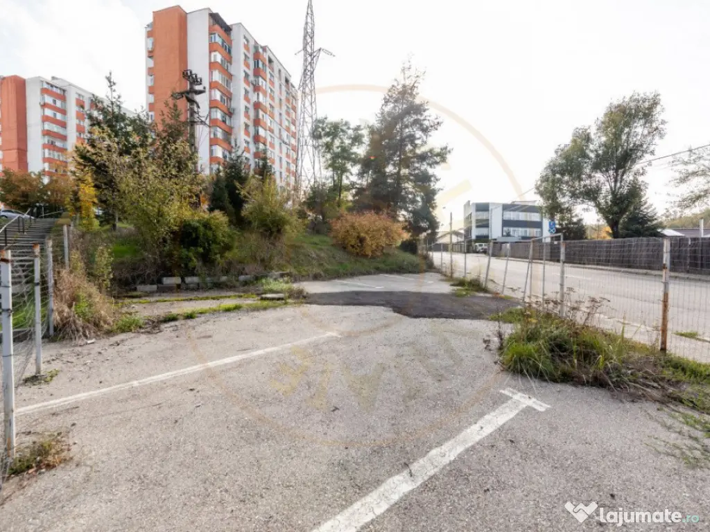 Teren stradal pe colț - Ideal afacere - front stradal mare 