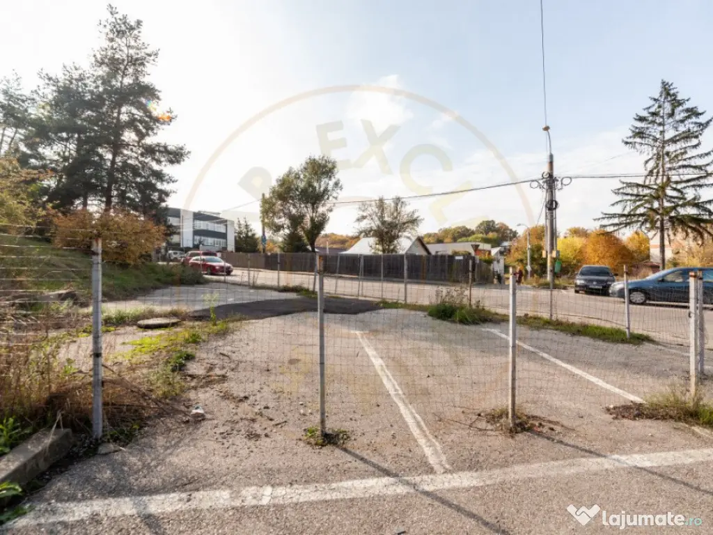 Teren stradal pe colț - Ideal afacere - front stradal mare 