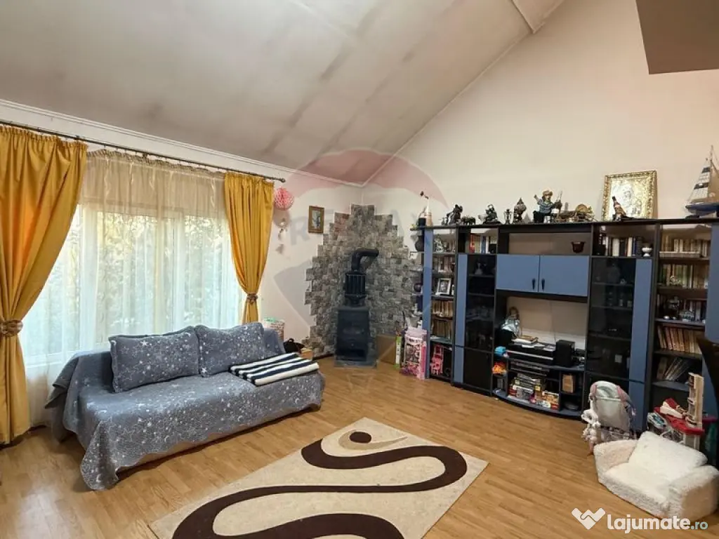 Casă / Vilă cu 5 camere 