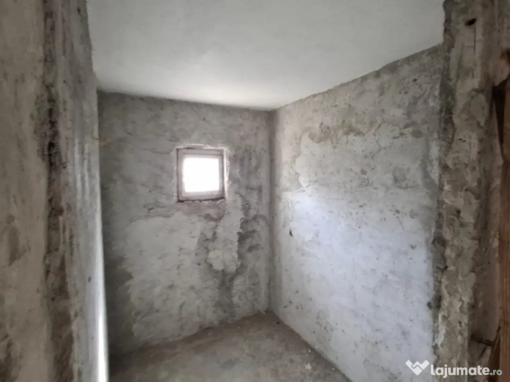 Apartament spațios cu 4 camere, 84 MP 