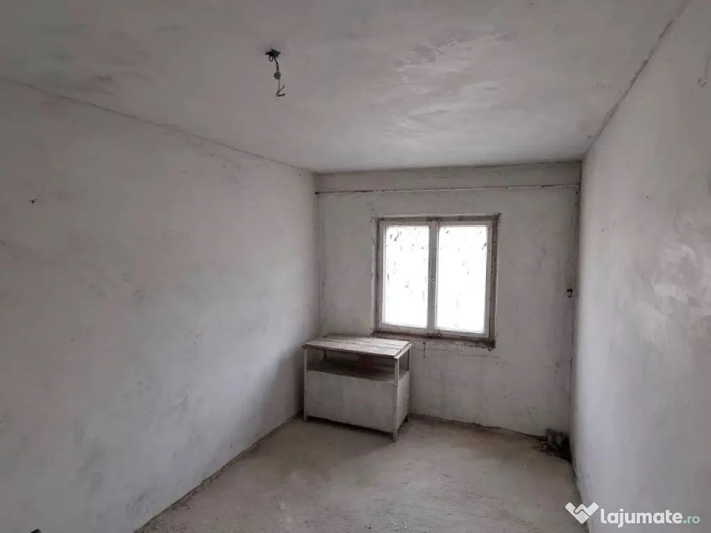 Apartament spațios cu 4 camere, 84 MP 