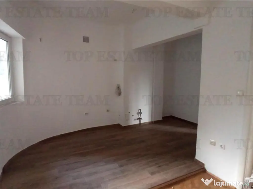 Apartament 3 camere de , zona Armeneasca 