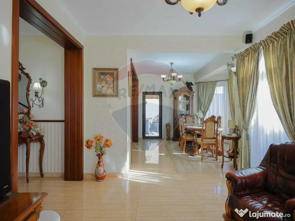 De vânzare vilă cu 7 camere, drum privat, în zona de D...