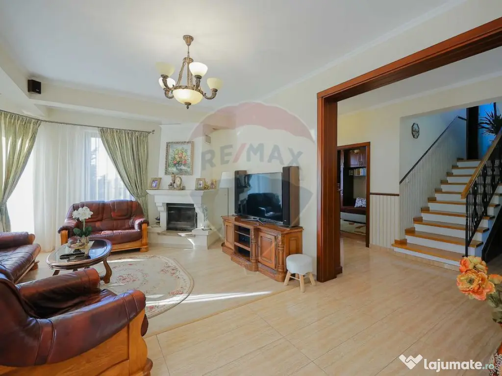 De vânzare vilă cu 7 camere, drum privat, în zona de D...