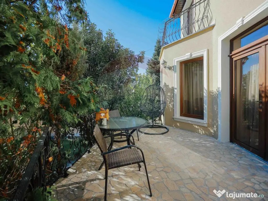 De vânzare vilă cu 7 camere, drum privat, în zona de D...