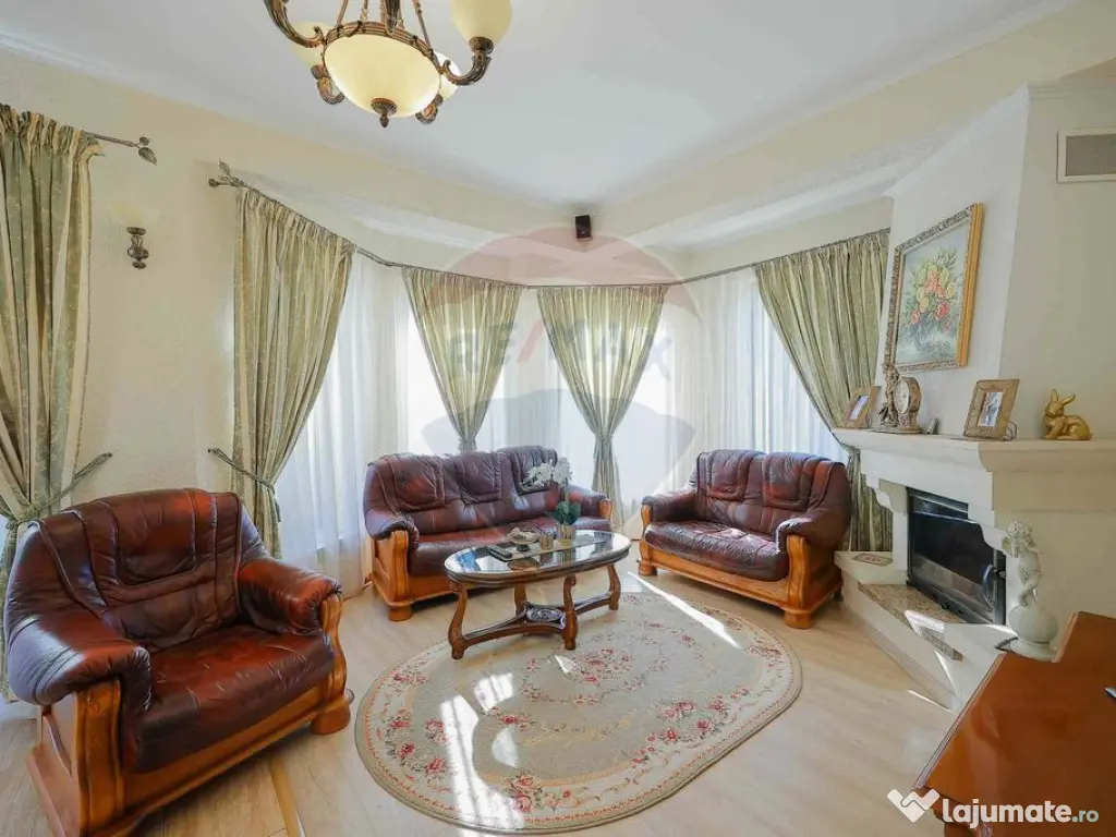 De vânzare vilă cu 7 camere, drum privat, în zona de D...