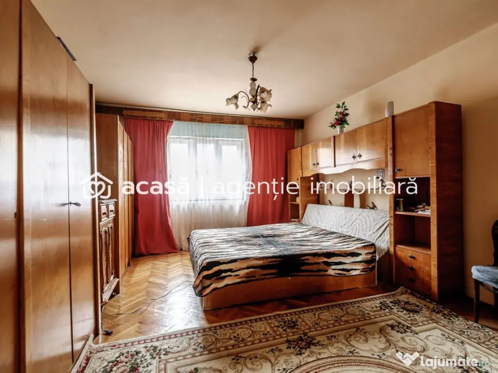 Locuință pentru familie mare apartament la casă, cu te... 