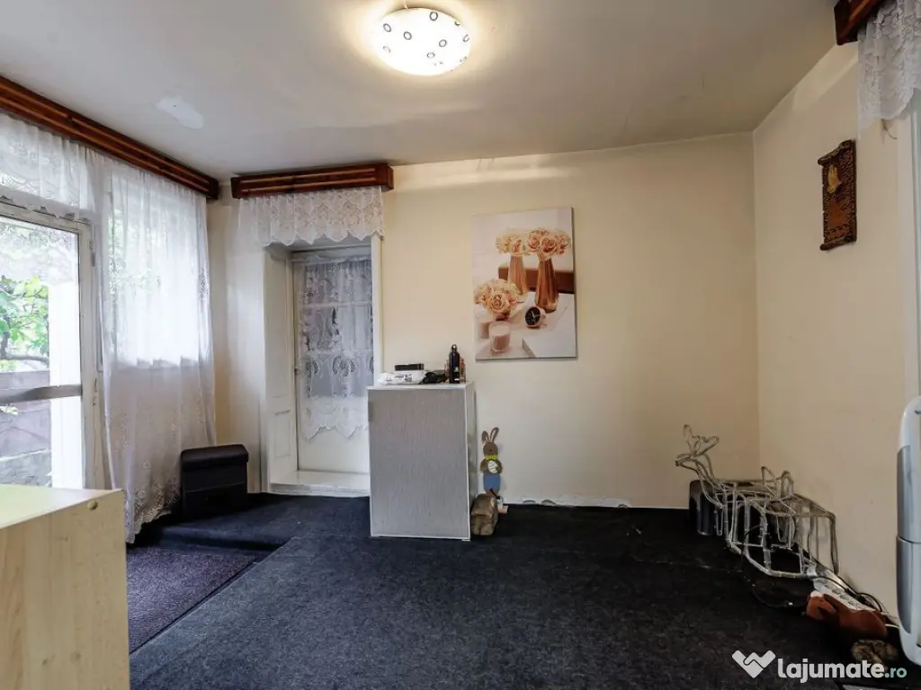 Locuință pentru familie mare apartament la casă, cu te... 