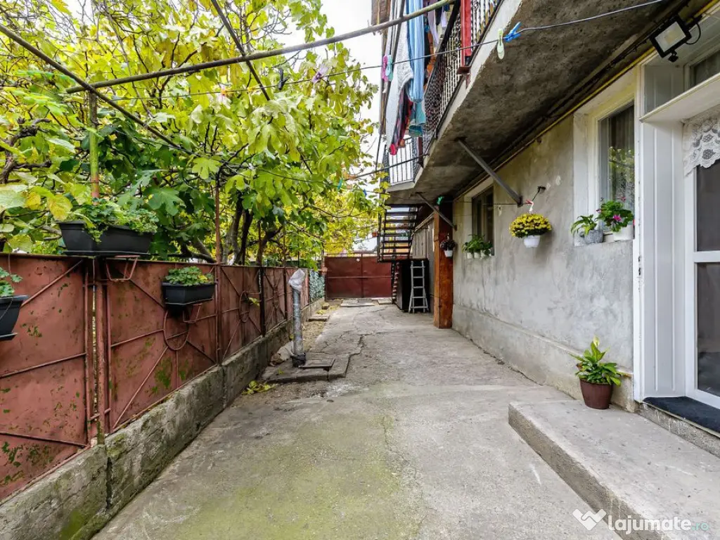 Locuință pentru familie mare apartament la casă, cu te... 