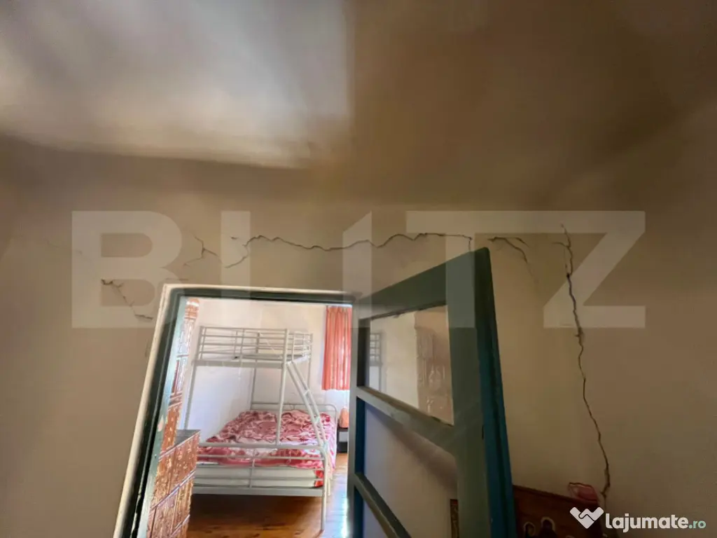 Casă tradițională cu teren 4.500 mp și anexe gospodăre? 