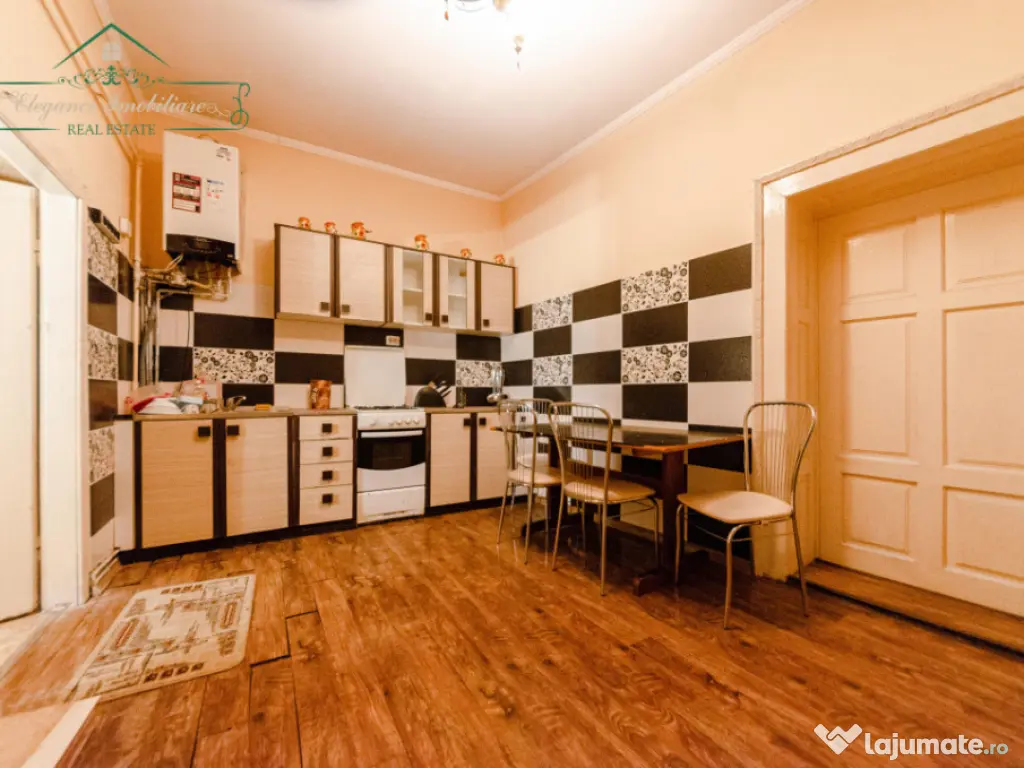 Apartament la curte comuna cu 4 camere si centrala proprie,
