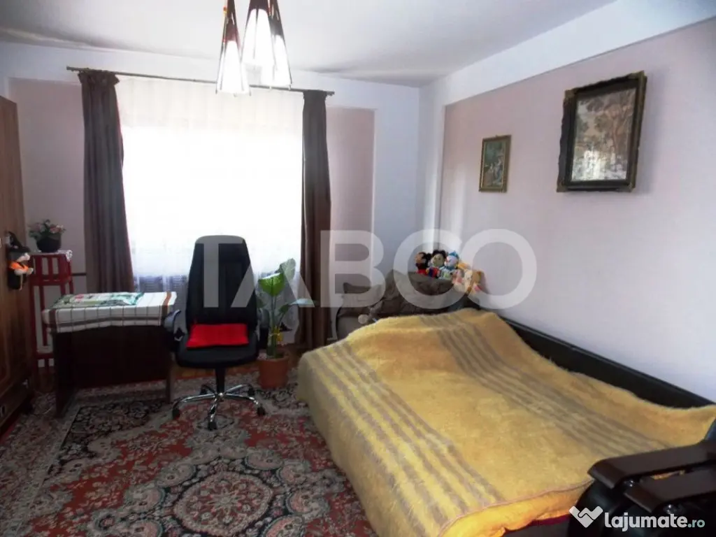 Casa individuala de vanzare 370mp 6 camere si 760mp teren Gu