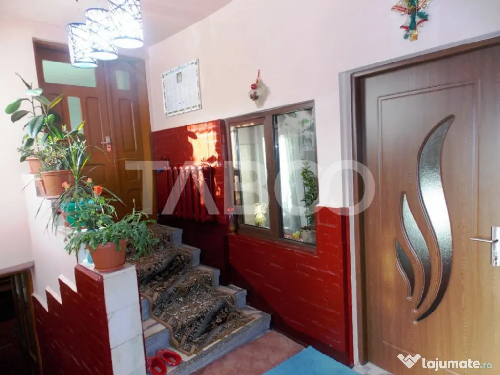 Casa individuala de vanzare 370mp 6 camere si 760mp teren Gu